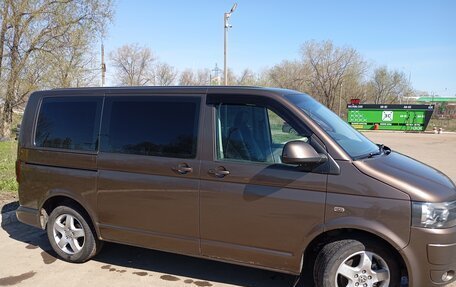 Volkswagen Caravelle T5, 2014 год, 1 600 000 рублей, 2 фотография