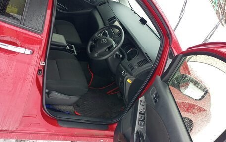 Toyota ISis I, 2011 год, 1 399 999 рублей, 14 фотография