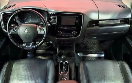 Mitsubishi Outlander III рестайлинг 3, 2016 год, 1 897 000 рублей, 9 фотография