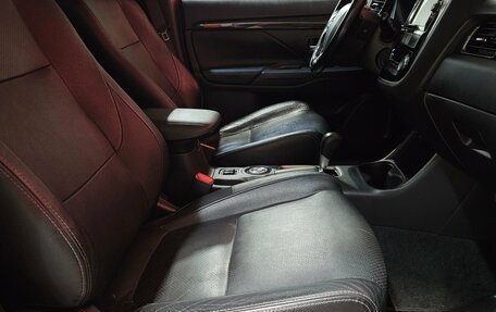 Mitsubishi Outlander III рестайлинг 3, 2016 год, 1 897 000 рублей, 13 фотография