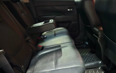 Mitsubishi Outlander III рестайлинг 3, 2016 год, 1 897 000 рублей, 14 фотография