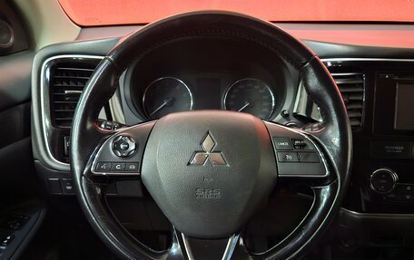 Mitsubishi Outlander III рестайлинг 3, 2016 год, 1 897 000 рублей, 12 фотография