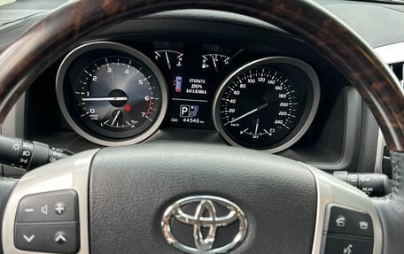 Toyota Land Cruiser 200, 2013 год, 7 000 000 рублей, 14 фотография