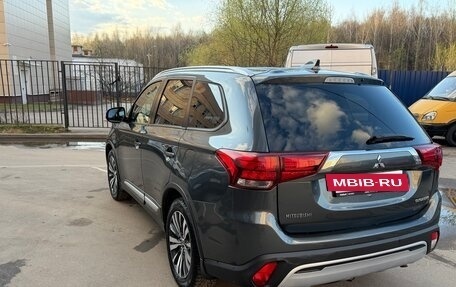 Mitsubishi Outlander III рестайлинг 3, 2019 год, 2 100 000 рублей, 8 фотография