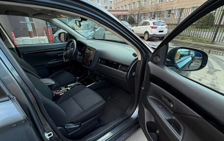 Mitsubishi Outlander III рестайлинг 3, 2019 год, 2 100 000 рублей, 14 фотография