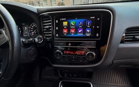 Mitsubishi Outlander III рестайлинг 3, 2019 год, 2 100 000 рублей, 16 фотография