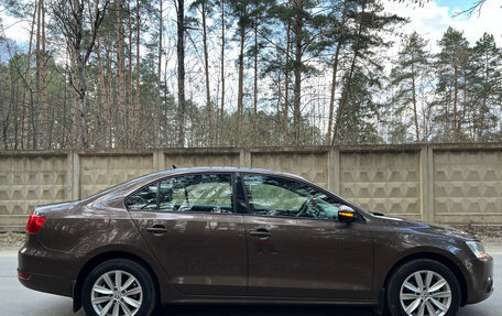 Volkswagen Jetta VI, 2013 год, 1 050 000 рублей, 4 фотография