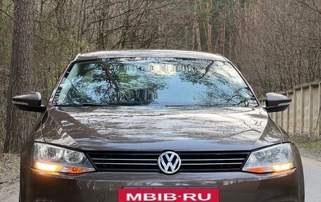 Volkswagen Jetta VI, 2013 год, 1 050 000 рублей, 2 фотография