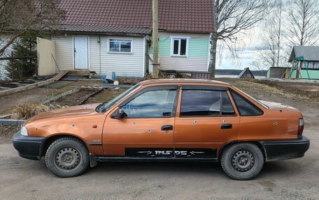 Daewoo Nexia I рестайлинг, 2002 год, 100 000 рублей, 2 фотография