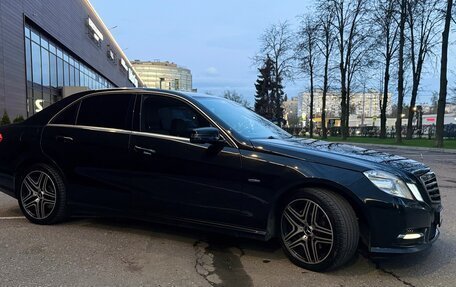 Mercedes-Benz E-Класс, 2012 год, 1 750 000 рублей, 4 фотография