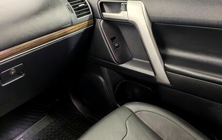 Toyota Land Cruiser Prado 150 рестайлинг 2, 2020 год, 5 200 000 рублей, 13 фотография