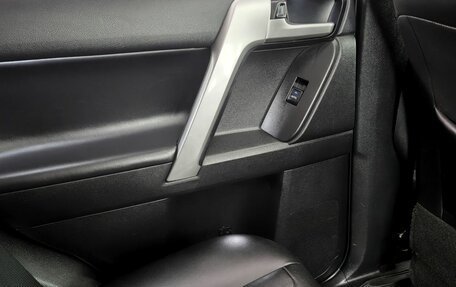 Toyota Land Cruiser Prado 150 рестайлинг 2, 2020 год, 5 200 000 рублей, 17 фотография