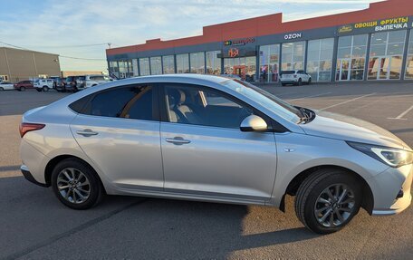 Hyundai Solaris II рестайлинг, 2021 год, 1 750 000 рублей, 2 фотография