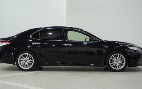 Toyota Camry, 2018 год, 2 700 000 рублей, 3 фотография