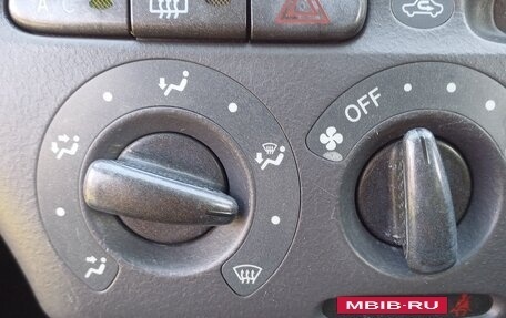 Toyota Vitz, 2001 год, 350 000 рублей, 34 фотография