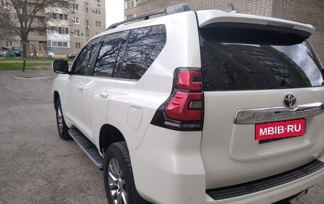 Toyota Land Cruiser Prado 150 рестайлинг 2, 2017 год, 5 500 000 рублей, 9 фотография