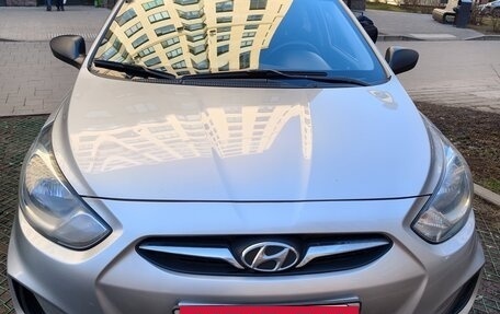 Hyundai Solaris II рестайлинг, 2013 год, 720 000 рублей, 2 фотография