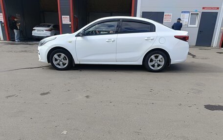 KIA Rio IV, 2017 год, 800 000 рублей, 3 фотография