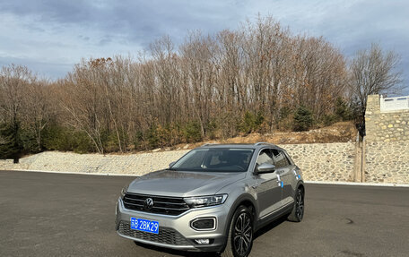 Volkswagen T-Roc I, 2023 год, 1 670 000 рублей, 3 фотография