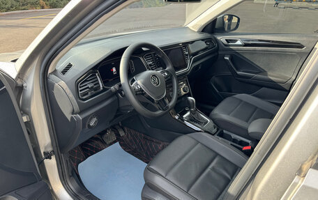 Volkswagen T-Roc I, 2023 год, 1 670 000 рублей, 11 фотография