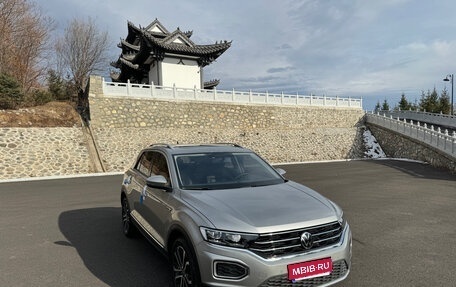 Volkswagen T-Roc I, 2023 год, 1 670 000 рублей, 1 фотография