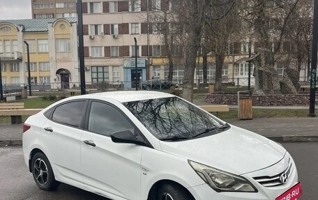 Hyundai Solaris II рестайлинг, 2015 год, 915 000 рублей, 1 фотография