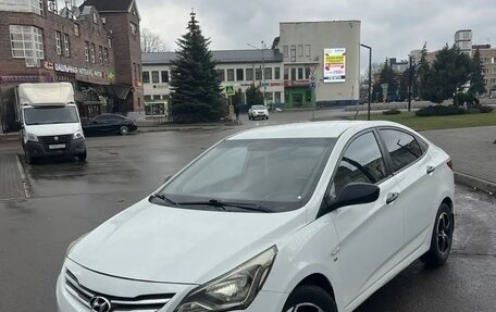 Hyundai Solaris II рестайлинг, 2015 год, 915 000 рублей, 2 фотография