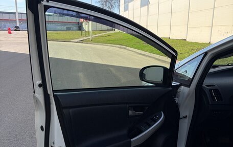 Toyota Prius, 2011 год, 975 000 рублей, 11 фотография