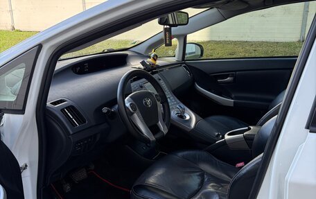 Toyota Prius, 2011 год, 975 000 рублей, 12 фотография