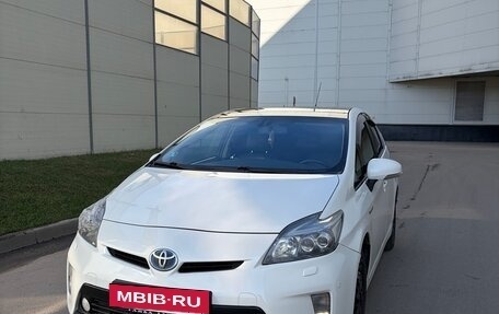 Toyota Prius, 2011 год, 975 000 рублей, 2 фотография