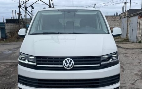 Volkswagen Caravelle T6 рестайлинг, 2016 год, 2 450 000 рублей, 2 фотография
