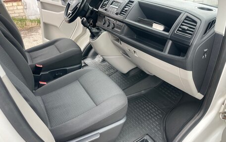 Volkswagen Caravelle T6 рестайлинг, 2016 год, 2 450 000 рублей, 11 фотография