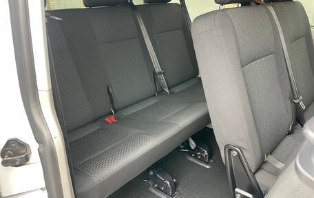 Volkswagen Caravelle T6 рестайлинг, 2016 год, 2 450 000 рублей, 13 фотография