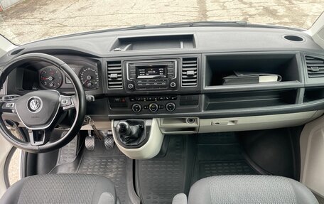 Volkswagen Caravelle T6 рестайлинг, 2016 год, 2 450 000 рублей, 10 фотография