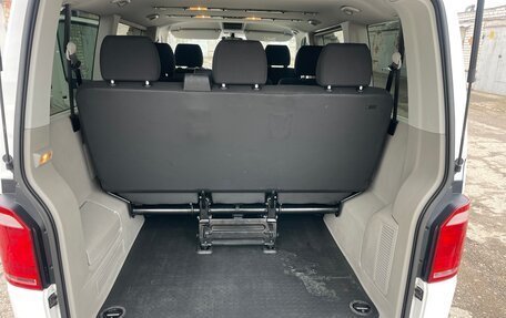 Volkswagen Caravelle T6 рестайлинг, 2016 год, 2 450 000 рублей, 16 фотография