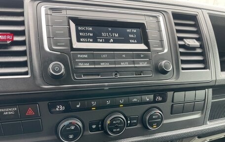 Volkswagen Caravelle T6 рестайлинг, 2016 год, 2 450 000 рублей, 14 фотография