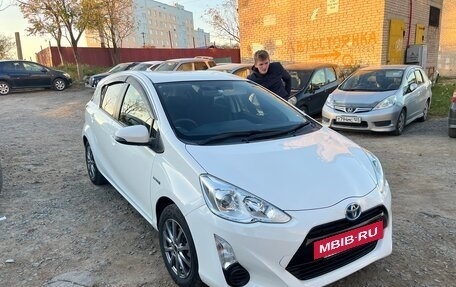 Toyota Aqua I, 2015 год, 980 000 рублей, 16 фотография