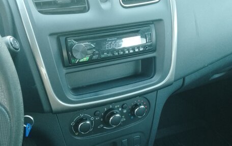 Renault Logan II, 2017 год, 720 000 рублей, 11 фотография