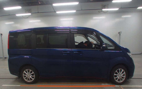 Honda Stepwgn IV, 2016 год, 1 650 000 рублей, 3 фотография