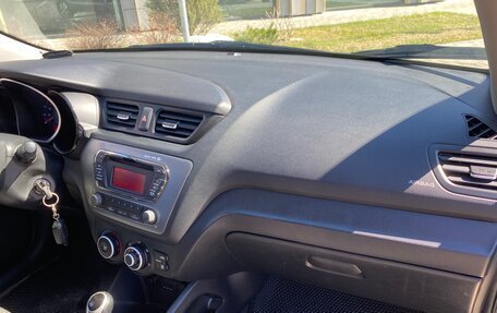 KIA Rio III рестайлинг, 2014 год, 880 000 рублей, 33 фотография