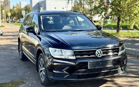 Volkswagen Tiguan II, 2019 год, 2 500 000 рублей, 3 фотография