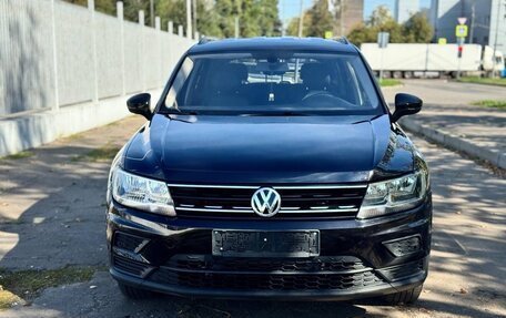 Volkswagen Tiguan II, 2019 год, 2 500 000 рублей, 2 фотография