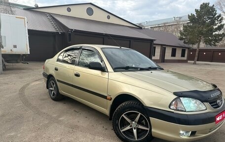 Toyota Avensis III рестайлинг, 2001 год, 500 000 рублей, 1 фотография