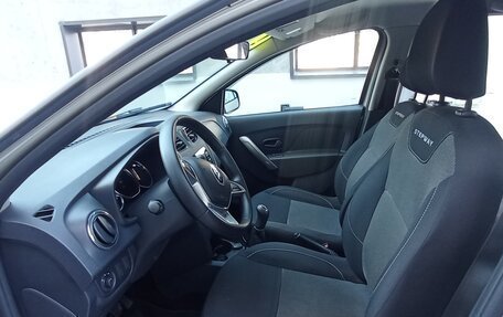 Renault Logan II, 2019 год, 1 100 000 рублей, 18 фотография