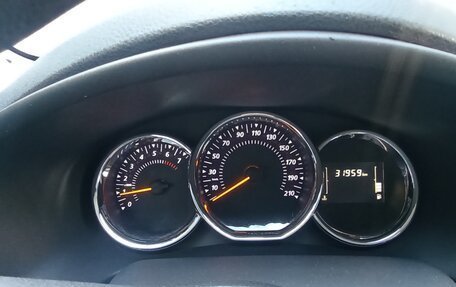 Renault Logan II, 2019 год, 1 100 000 рублей, 26 фотография