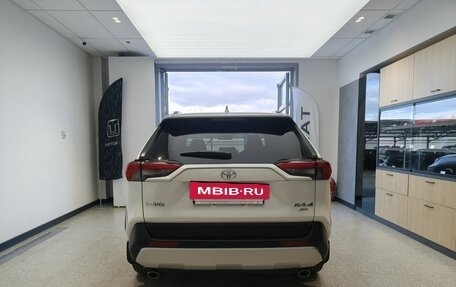 Toyota RAV4, 2025 год, 4 200 000 рублей, 5 фотография