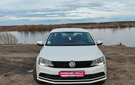 Volkswagen Jetta VI, 2016 год, 1 050 000 рублей, 2 фотография