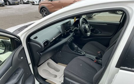 Toyota Yaris, 2020 год, 1 099 000 рублей, 10 фотография