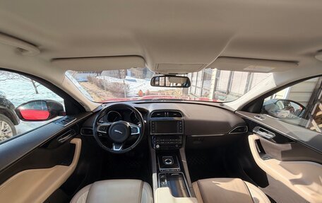 Jaguar F-Pace, 2017 год, 2 350 000 рублей, 10 фотография