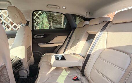 Jaguar F-Pace, 2017 год, 2 350 000 рублей, 13 фотография